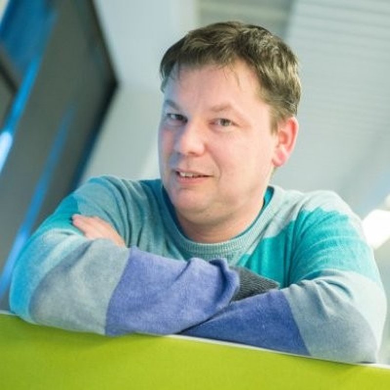 Portret van Jackie Janssen, oprichter van Happy2Assist en begeleider bij Co-Create